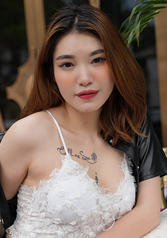 Gorgeous member profiles: Can cuoc cong from Ho Chi Minh City, member lone Asian